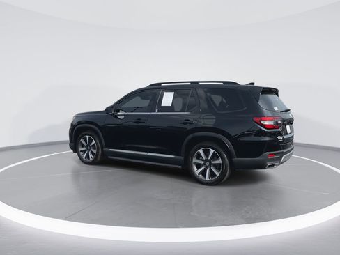 Used 2023 Honda Pilot Elite image 6