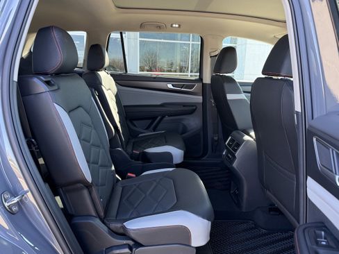 New 2026 Volkswagen Atlas Peak Edition AWD/4WD image 7