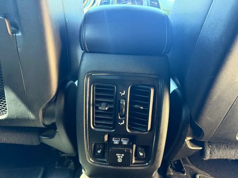 Used 2015 Jeep Grand Cherokee Limited w/ Luxury Group II RWD image 11