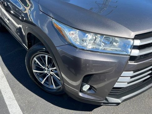 Used 2017 Toyota Highlander XLE AWD/4WD image 2