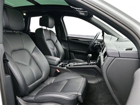Used 2024 Porsche Macan image 20