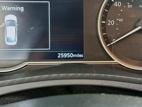 Used 2025 Nissan Versa SV FWD image 19