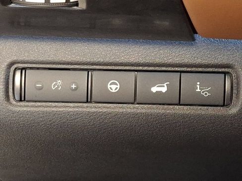 Certified 2026 Nissan Pathfinder Platinum w/ Lighting Package AWD/4WD image 28