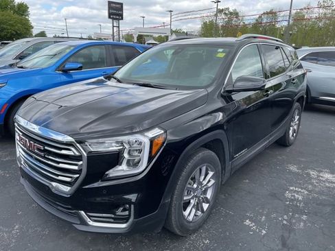 Used 2022 GMC Terrain SLT w/ Infotainment Package II AWD/4WD image 3