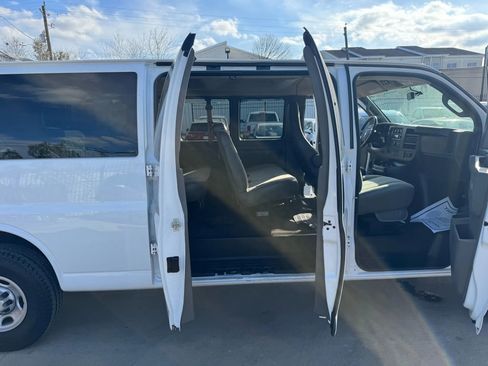 Used 2020 Chevrolet Express 3500 LS image 27