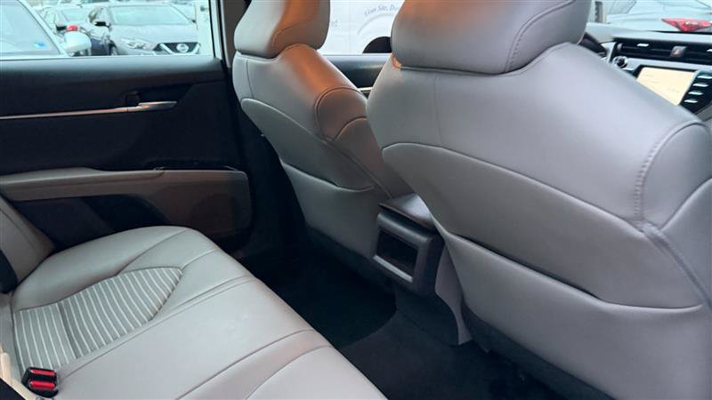Used 2020 Toyota Camry SE FWD image 10
