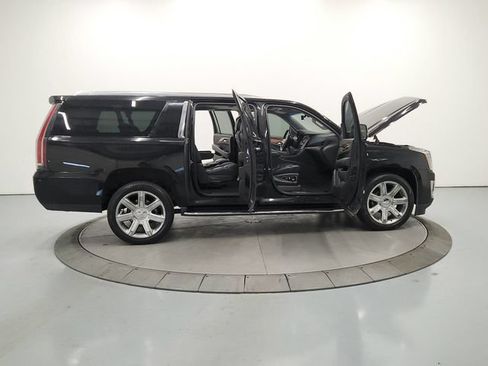Used 2018 Cadillac Escalade ESV Luxury RWD image 17