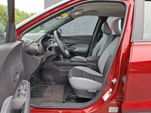 Certified 2024 Nissan Kicks SR w/ SR Premium Package FWD image 15