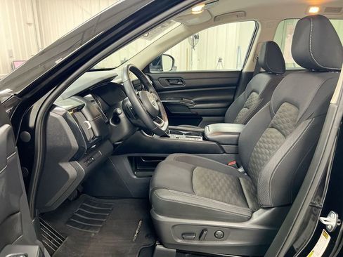 Used 2023 Nissan Pathfinder SV FWD image 15