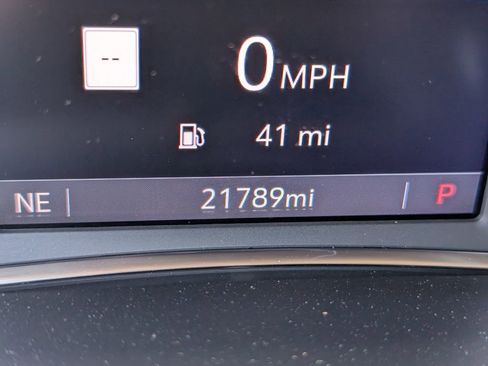 Used 2023 GMC Acadia SLT image 15