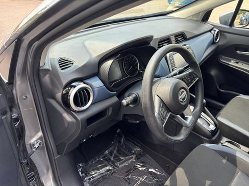 Used 2025 Nissan Versa SV FWD image 33