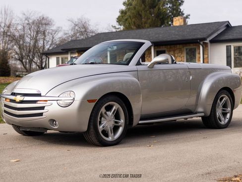 Used 2005 Chevrolet SSR w/ Preferred Equipment Group image 14