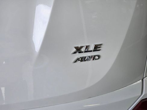 Certified 2018 Toyota RAV4 XLE AWD/4WD image 14