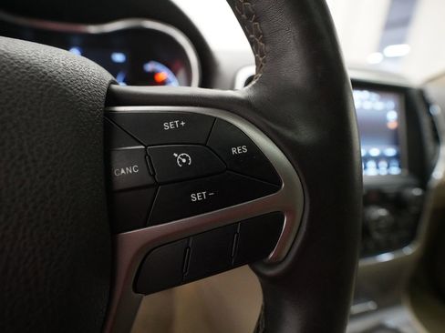 Used 2018 Jeep Grand Cherokee Overland AWD/4WD image 19