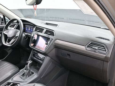 Used 2022 Volkswagen Tiguan SE FWD image 39