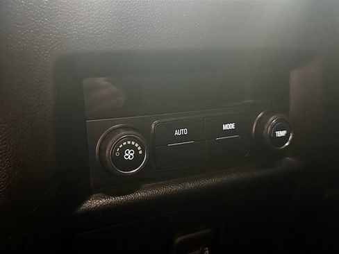 Used 2020 Chevrolet Traverse LT AWD/4WD image 25
