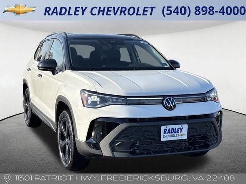 Used 2025 Volkswagen Taos SE image 22