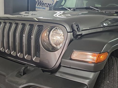 Used 2018 Jeep Wrangler Unlimited Sport S AWD/4WD image 35