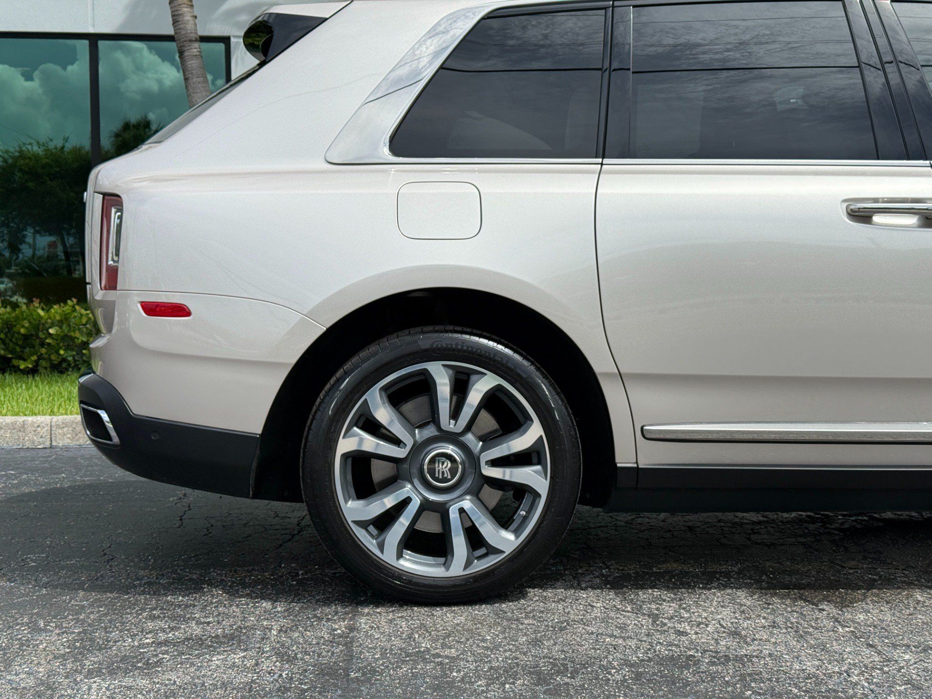 Used 2020 Rolls-Royce Cullinan AWD/4WD image 4