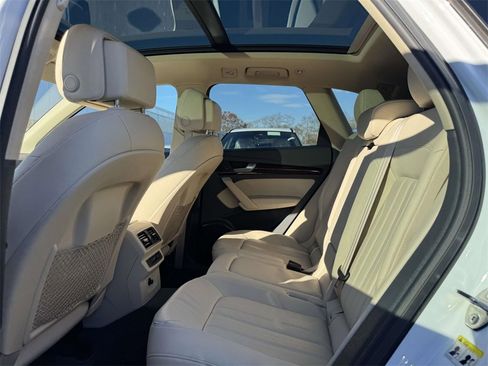 Used 2019 Audi Q5 2.0T Premium w/ Convenience Package image 9