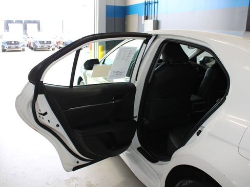 Used 2023 Toyota Camry SE FWD image 16
