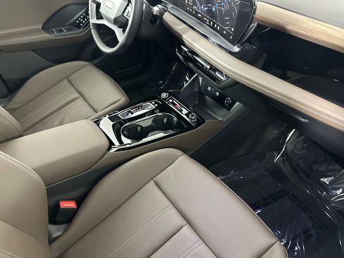 Used 2025 Audi Q6 e-tron Premium w/ Convenience Package image 15