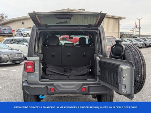 Used 2023 Jeep Wrangler Unlimited Sahara w/ Cold Weather Group image 7