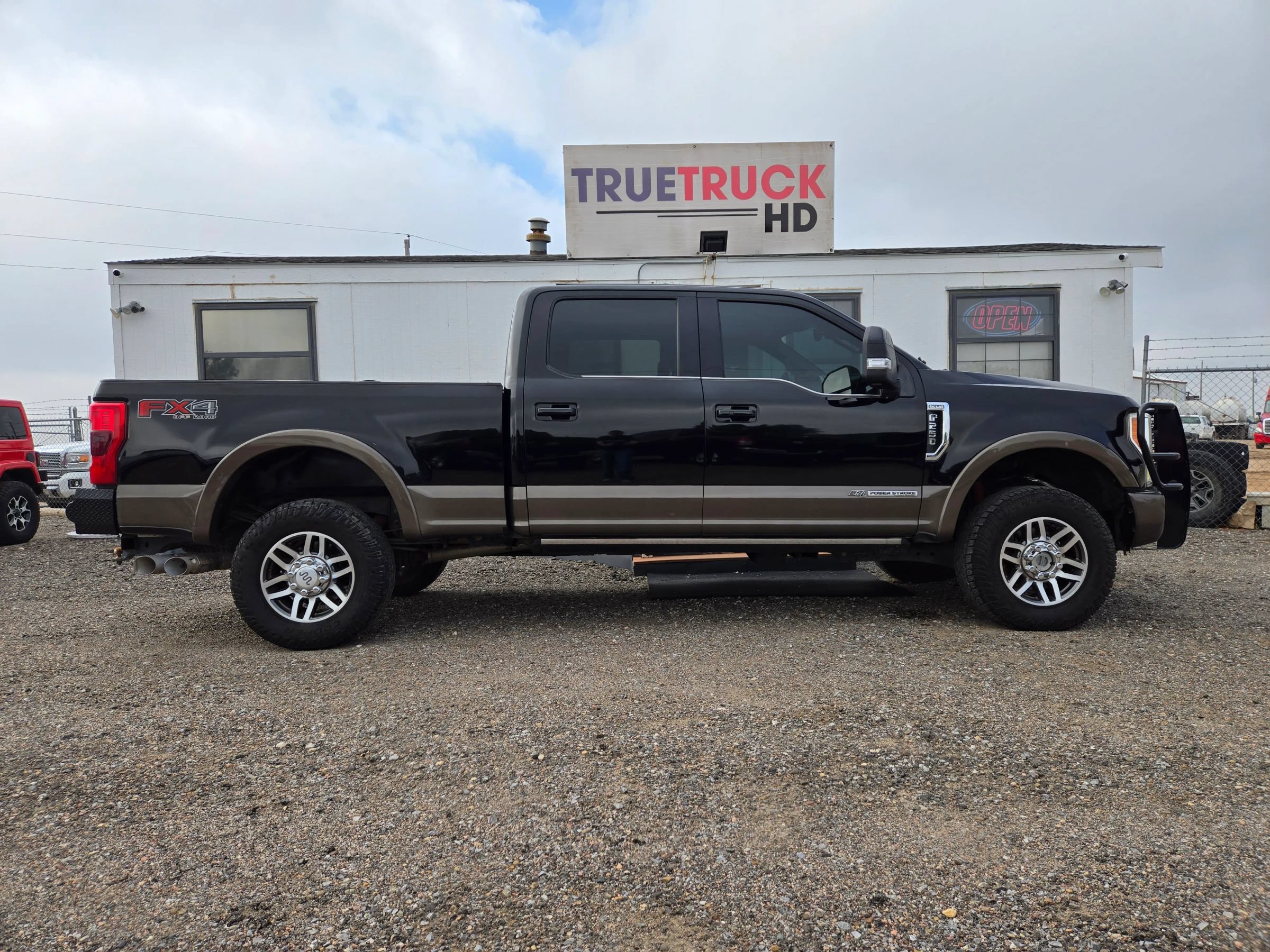 Used 2017 Ford F250 King Ranch w/ King Ranch Ultimate Package AWD/4WD image 5