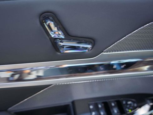 New 2026 BMW 740i w/ Premium Package image 14