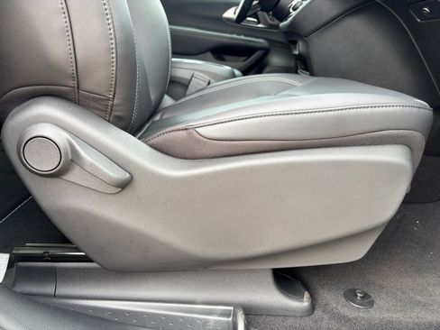 New 2026 Chrysler Pacifica Select image 28