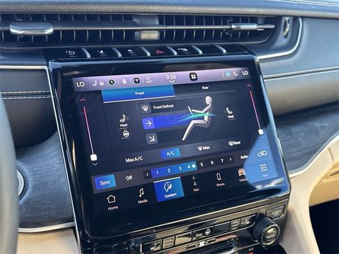 Used 2024 Jeep Grand Cherokee L Limited image 22