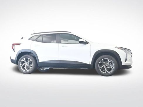 Used 2025 Chevrolet Trax LT w/ LT Convenience Package FWD image 35