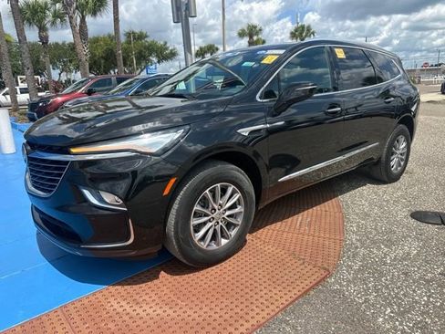 Used 2023 Buick Enclave Essence FWD image 9