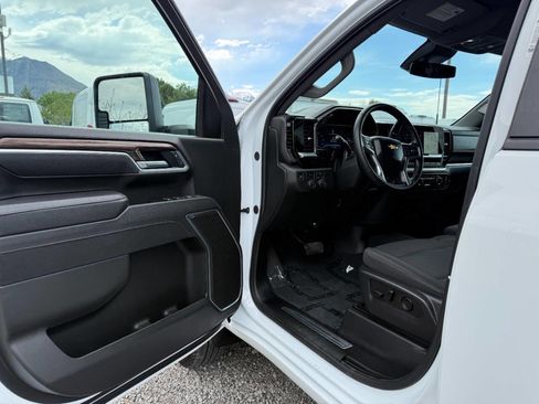 Used 2025 Chevrolet Silverado 3500 LT w/ Convenience Package AWD/4WD image 17