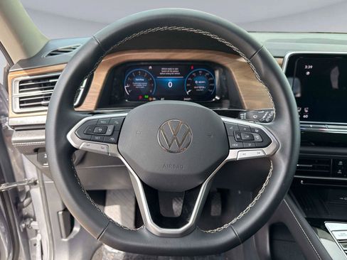 Used 2025 Volkswagen Atlas SE FWD image 28