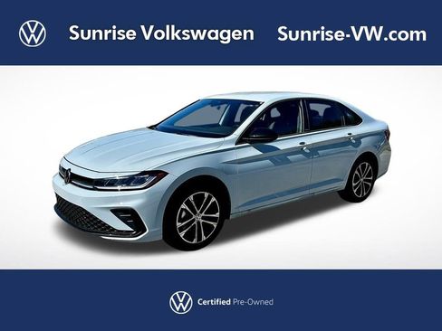 Used 2025 Volkswagen Jetta Sport image 1