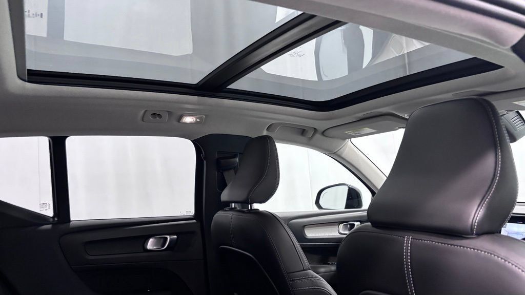 Certified 2026 Volvo XC40 B5 Plus AWD/4WD image 26
