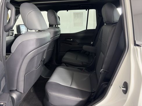 Used 2025 Lexus GX 550 image 7