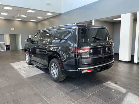 Used 2023 Jeep Wagoneer 4WD w/ Convenience Group I image 8