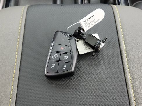 Used 2023 Chevrolet Silverado 1500 ZR2 w/ Technology Package image 33