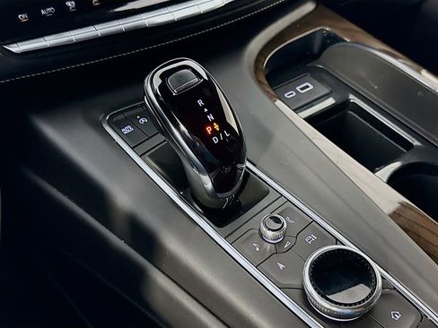 Used 2024 Cadillac Escalade ESV Sport Platinum w/ LPO, ONYX Package AWD/4WD image 17