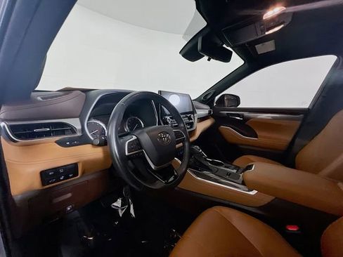 Used 2022 Toyota Highlander Platinum FWD image 20
