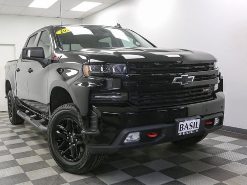 Used 2021 Chevrolet Silverado 1500 LT Trail Boss w/ Convenience Package II AWD/4WD image 2