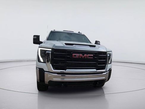 Used 2024 GMC Sierra 2500 Pro AWD/4WD image 3
