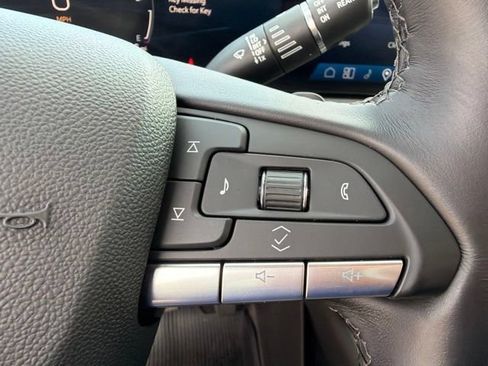 Used 2024 Cadillac XT4 Luxury w/ Cold Weather Package FWD image 29