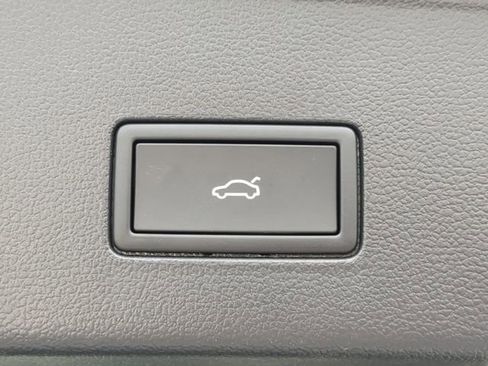 New 2026 Volkswagen Atlas Cross Sport SE image 10