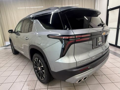 Used 2025 Chevrolet Traverse LT w/ Sun and Wheel Package image 8