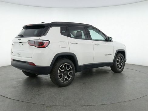 Used 2025 Jeep Compass Trailhawk image 9