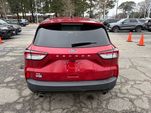 Used 2022 Ford Escape SE w/ SE Sport Appearance Package image 6