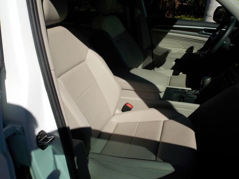 Used 2021 Volkswagen Atlas SE w/ Panoramic Sunroof Package image 15